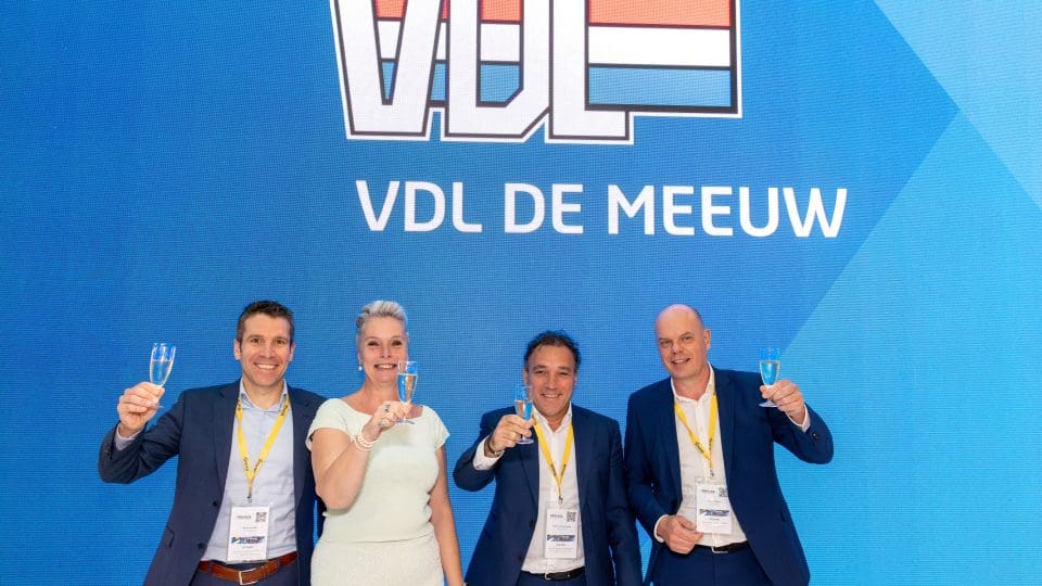 VDL DE MEEUW logo onthulling